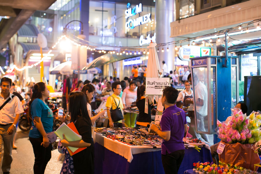 Silom-Walking-Street-1068x712